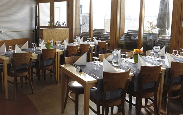 Lounaalla Turku Science Parkissa: tyylikäs Kupittaan paviljonki