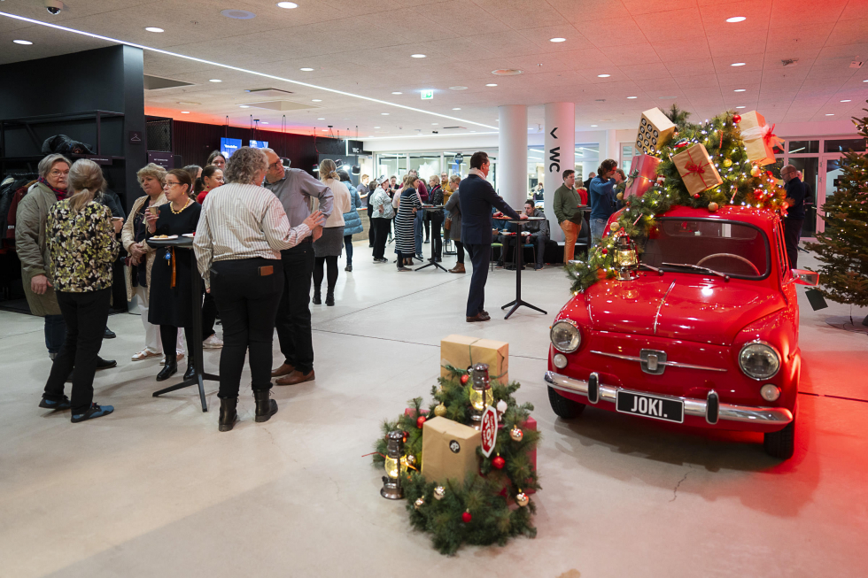 Joulupuuro kokosi asiakkaat yhteen