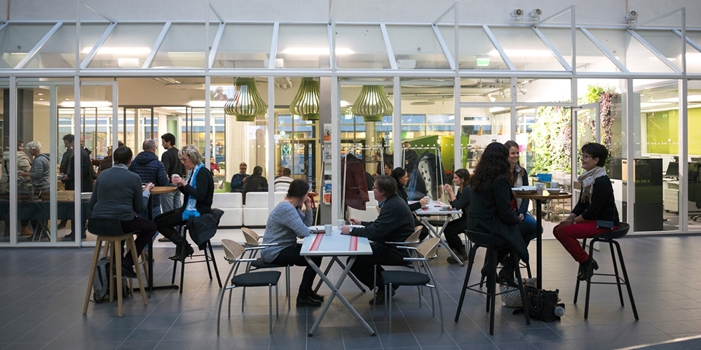 Joulupuuroa ja  glögiä nautittiin Teknologiakiinteistöjen toimistolla