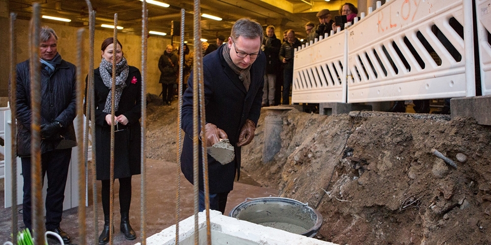 Vierailu- ja innovaatiokeskuksen peruskivi muurattiin:  World Trade Center Turku muuttaa Turku Science Parkin alueelle